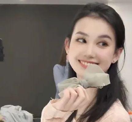 吃瓜爆料袁泉视频在线观看,吃瓜群众热议幕后花絮  第1张